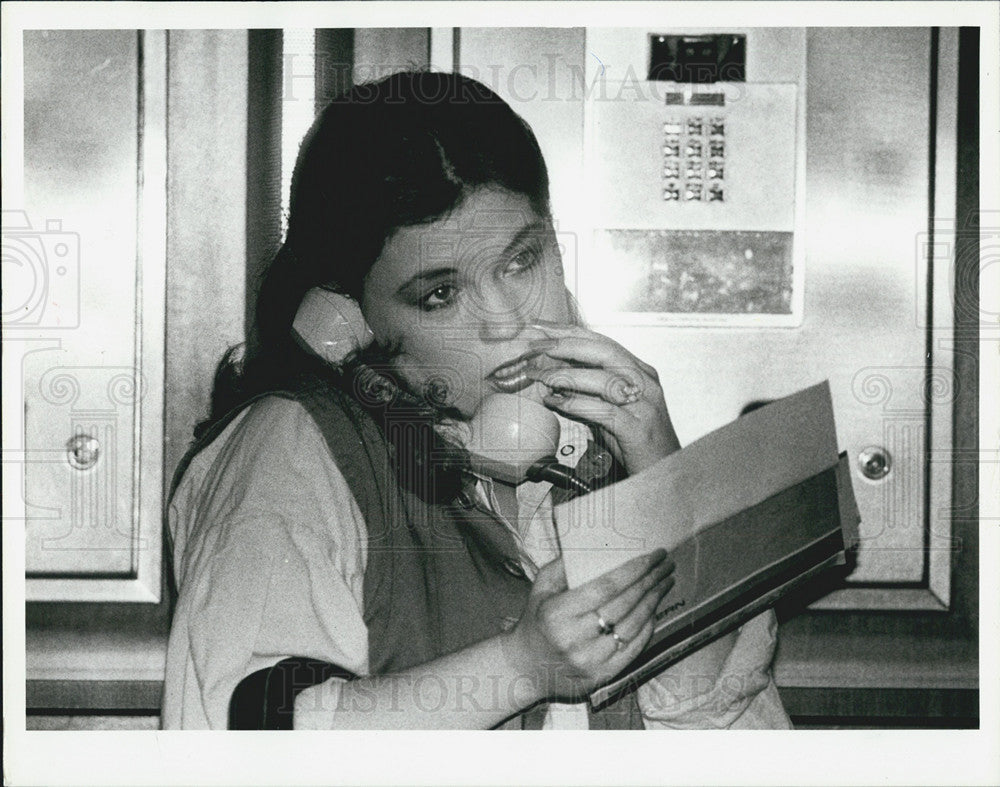 1984 Press Photo No name woman cancelled plane flight due to anxiety. - Historic Images