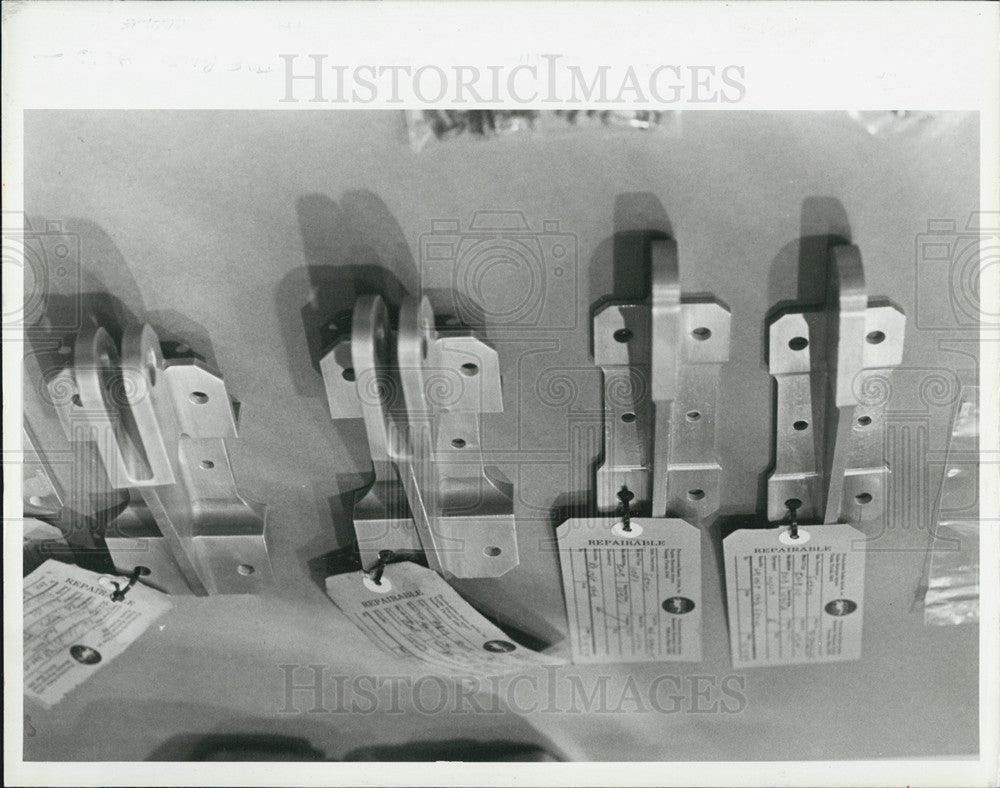 1984 Press Photo The two tail brackets that broke on the PBA plane that crashed. - Historic Images