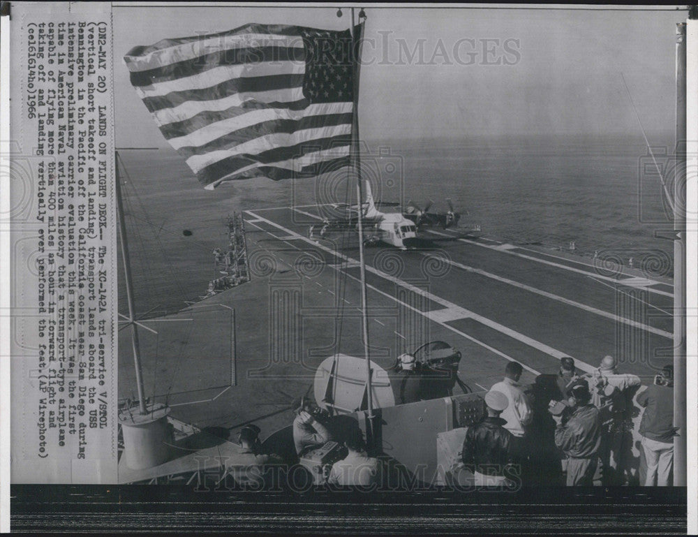 1966 Press Photo Aircraft XC-142A V/STOL Bennington Flight Deck Landing - Historic Images