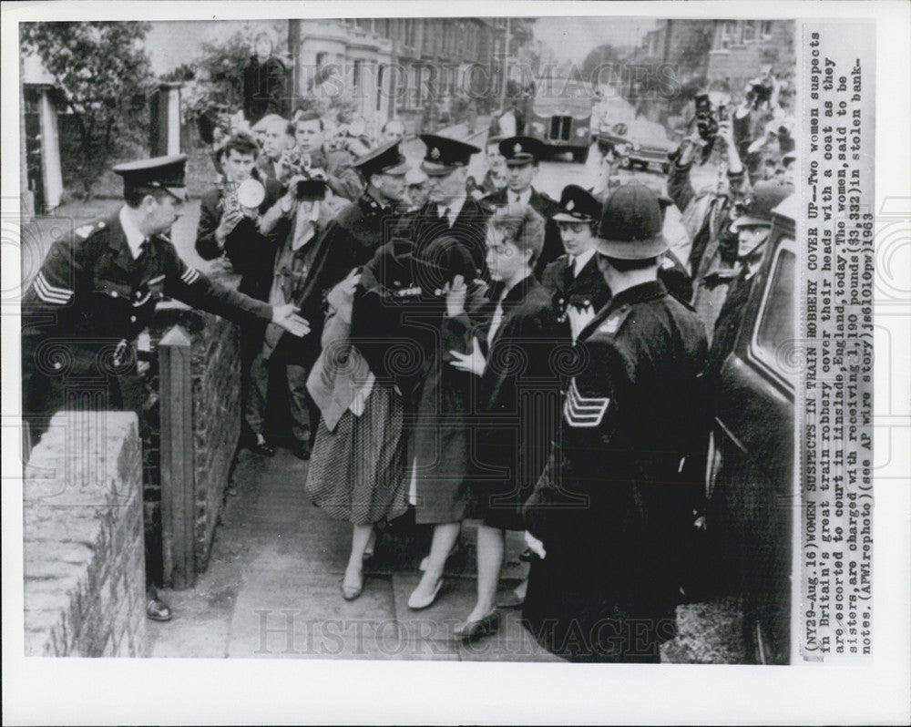 1963 Press Photo Two Women Accused Of Receiving Money Stolen - Historic Images