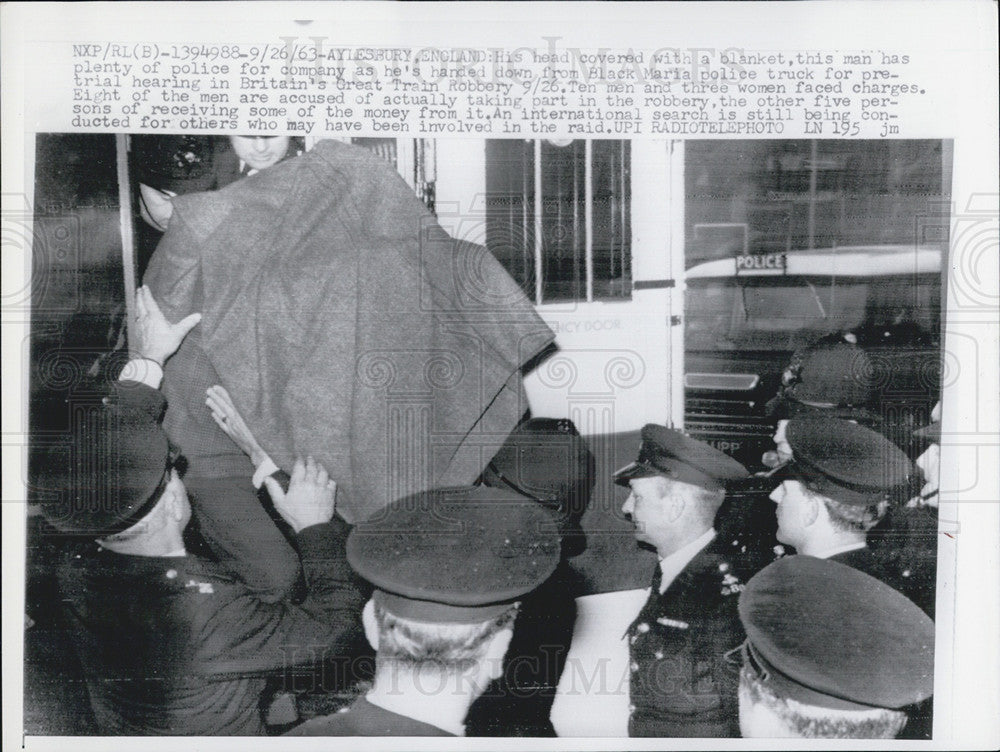 1963 Press Photo Train Robbery Trail Underway in Great Britian - Historic Images