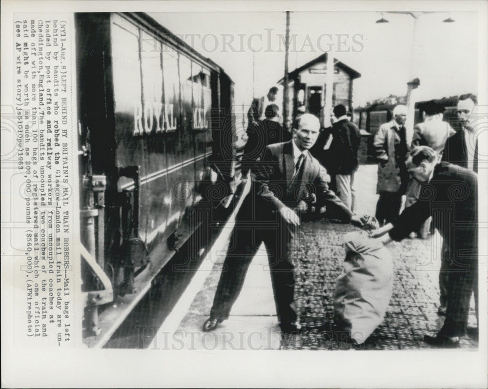 1963 Press Photo Mail Bags Left Behind by Britain&#39;s Mail Train Robbery - Historic Images