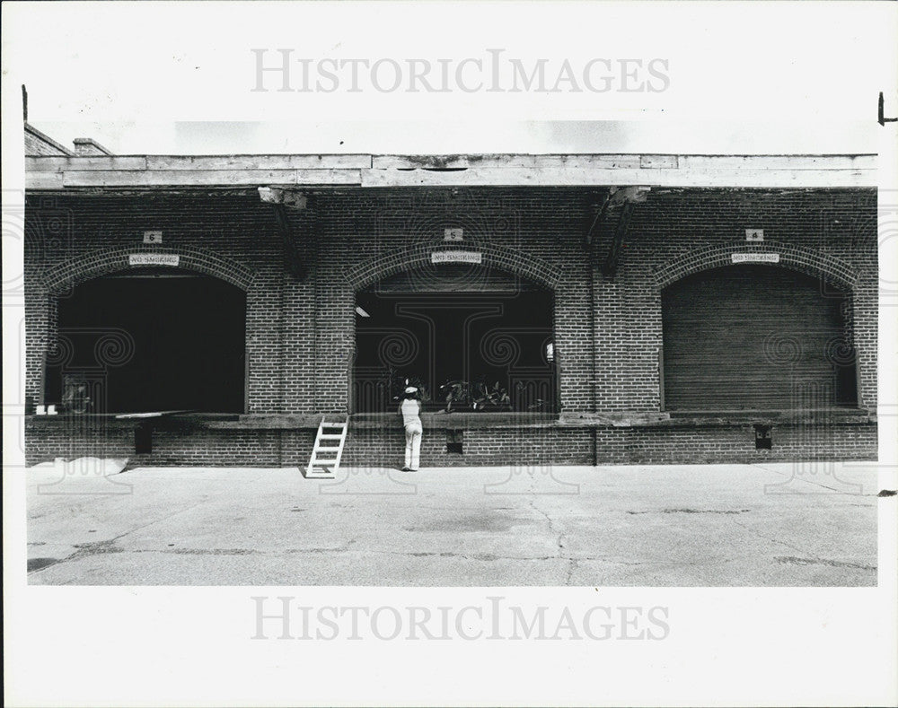 1983 Press Photo Seaboard Coast Line Cargo Depot St. Petersburg Florida - Historic Images