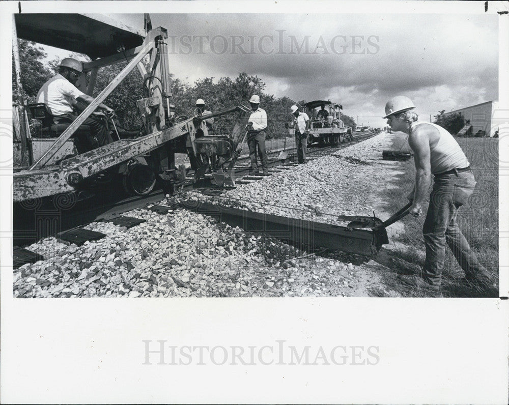 1982 Press Photo Railroad Construction Seaboard Coast Line Track - Historic Images