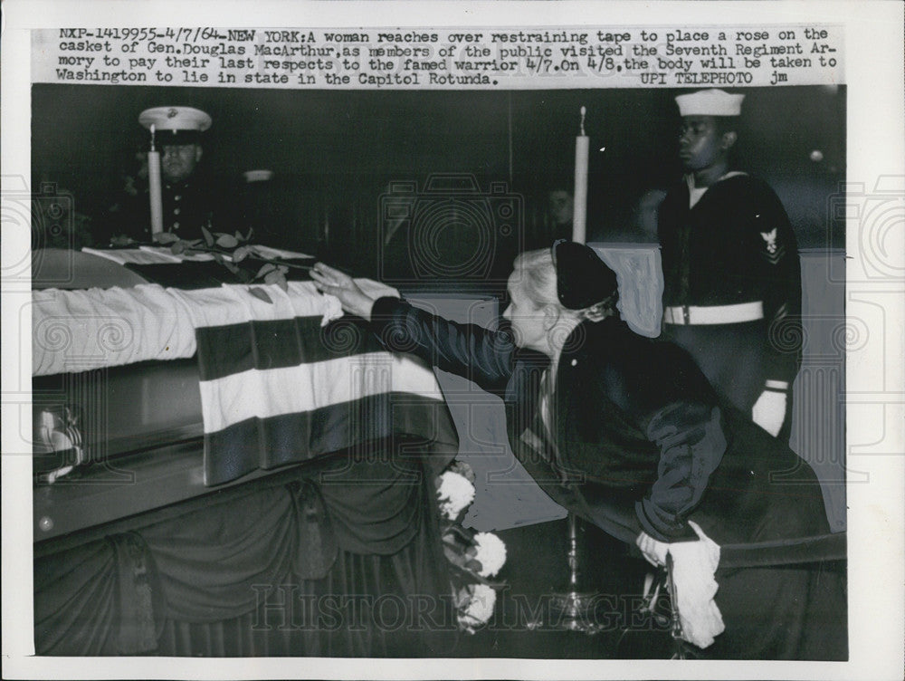 1964 Press Photo Woman Rose General Douglas MacArthur Casket Seventh Regiment - Historic Images