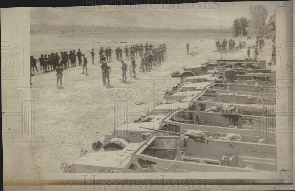 1970 Press Photo Israeli Motorized Infantry Company Briefing Tiberias Israel - Historic Images