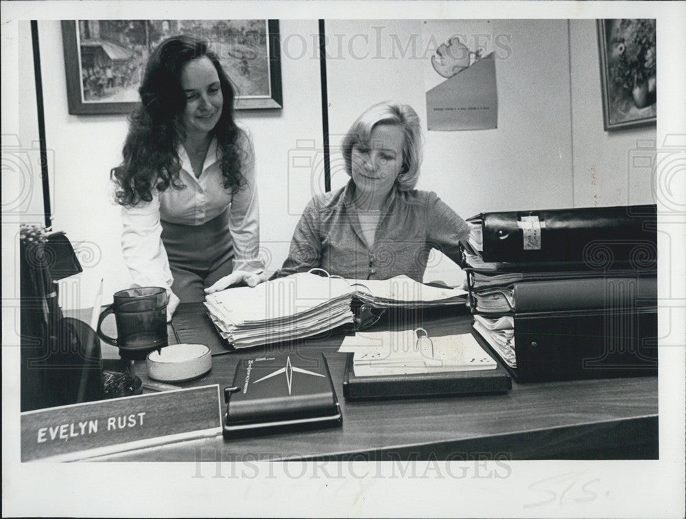 1980 Press Photo Counselors Mona Gerretts Evelyn rust - Historic Images