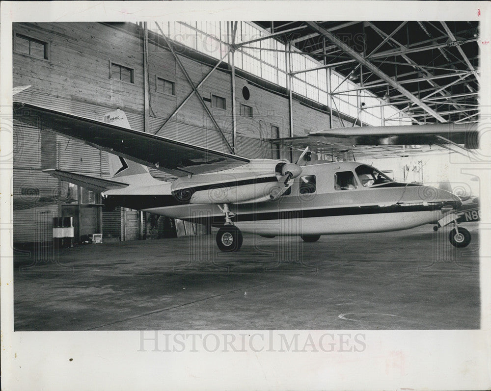 1964 Press Photo Twin Engine Aero Commander N3845C Airplane Tampa Florida - Historic Images