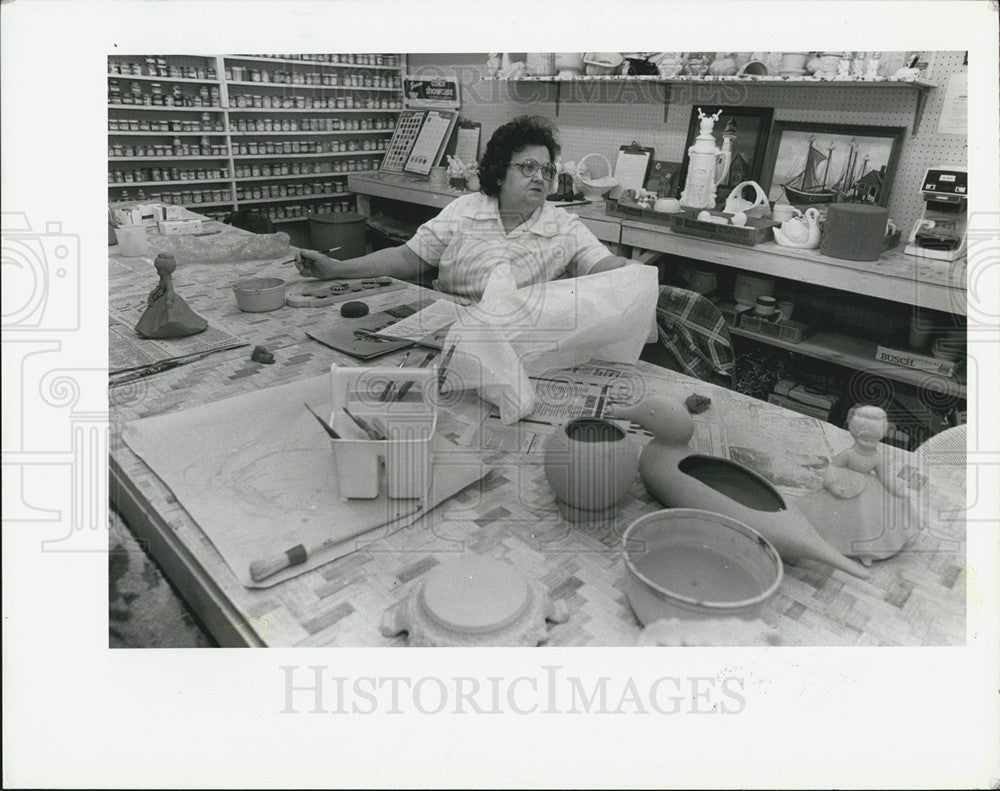 1984 Press Photo Ceramic Shop Margaret Cotter - Historic Images