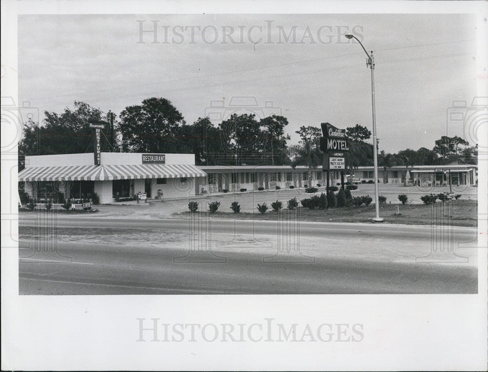 1959 Press Photo Cadillac Motel Sale - Historic Images