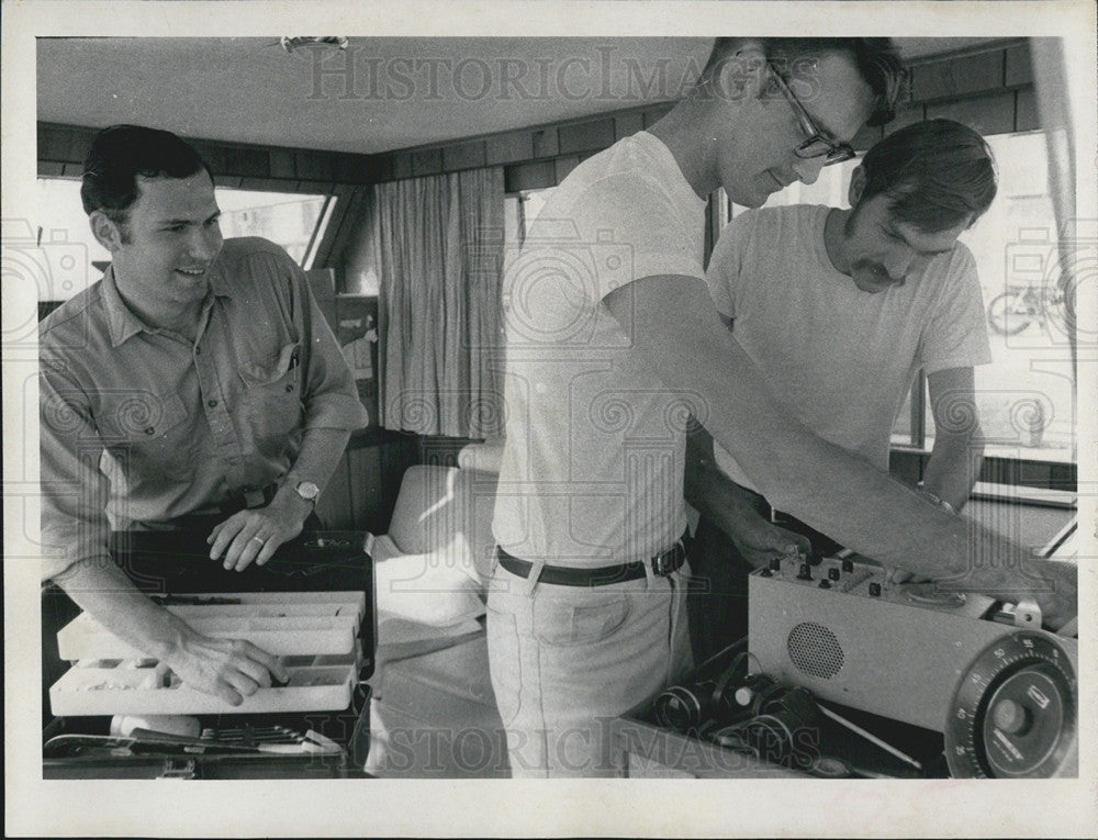 1970 Press Photo FL State Univ Students Study Bottom Of Tampa Bay Use Precision - Historic Images