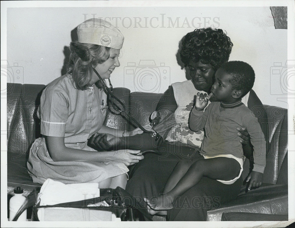 1972 Press Photo FSU Student Nurse Mary Jo Swenson Check Patient Blood Pressure - Historic Images