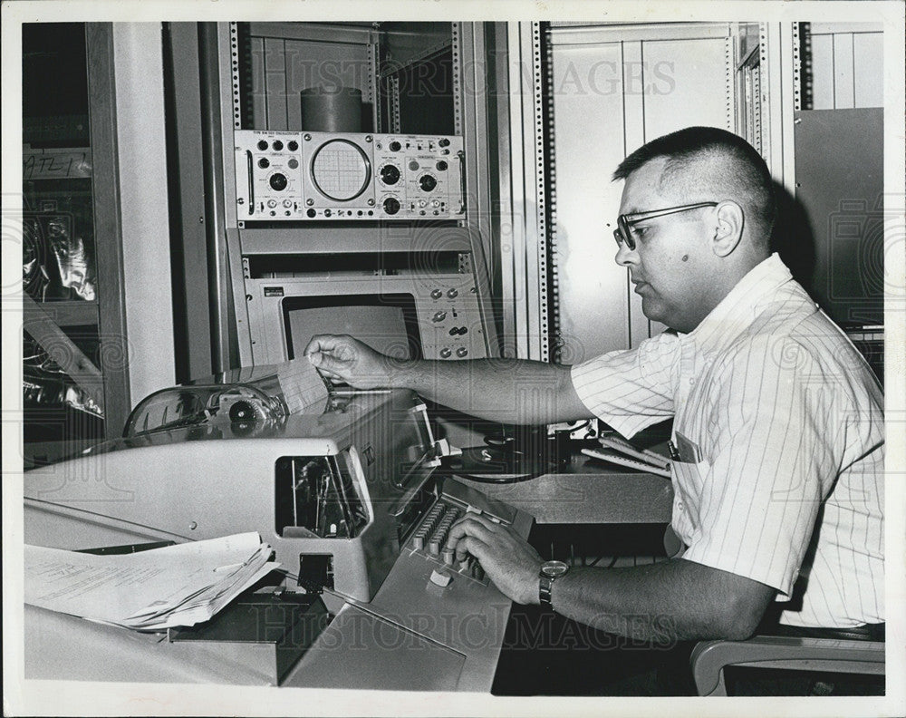 1968 Press Photo Doctor Richard LaSalle On-Line Computer Florida State - Historic Images