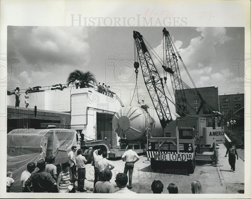 1976 Press Photo Main Pressure Tank Installation Florida State University Tandem - Historic Images