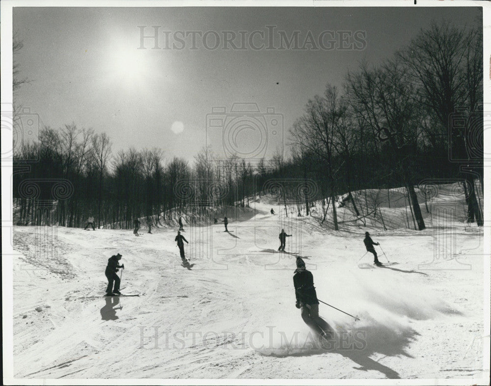 1989 Press Photo Suave Ski Stylists Gray Rock&#39;s Sugar Peak Quebec - Historic Images