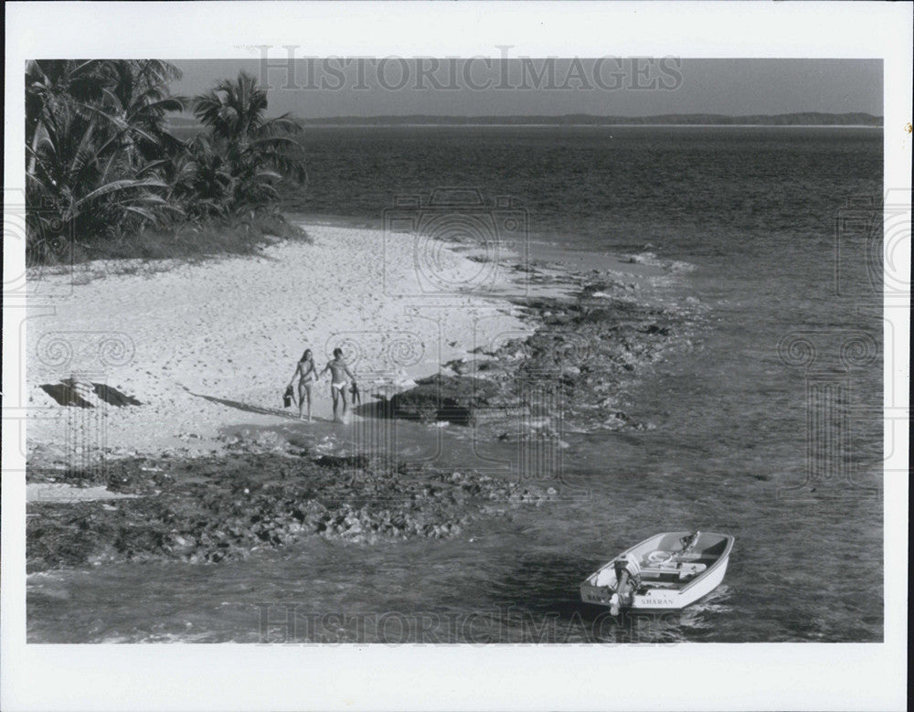Press Photo Bahama Beach - Historic Images