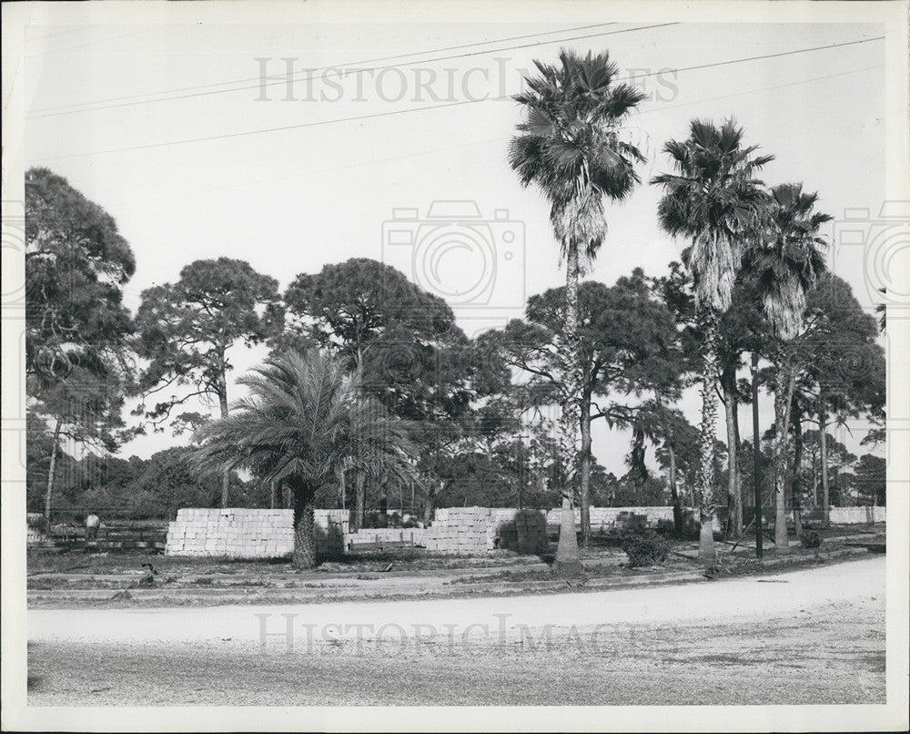 Press Photo a lot with blocks, under construction site. - Historic Images