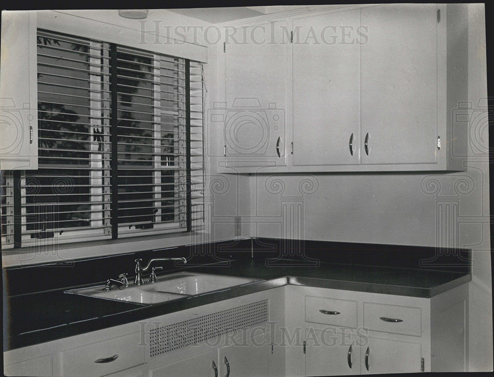 1942 Press Photo of  Bahamas Beach house interior. - Historic Images