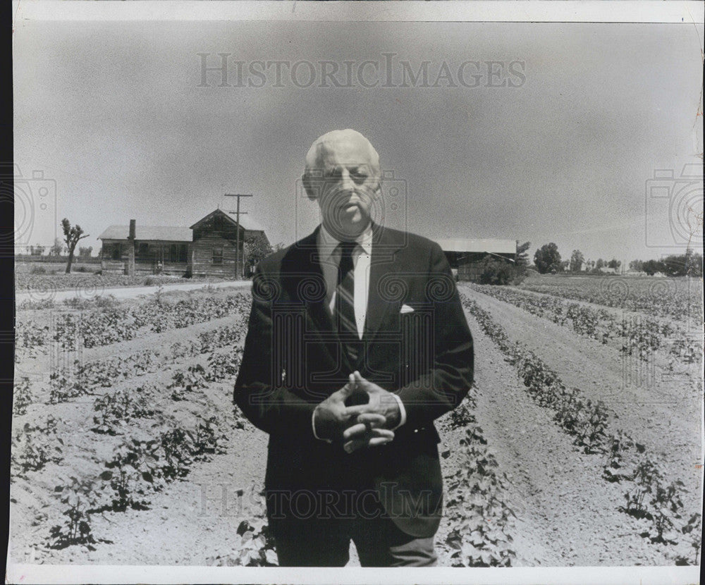 Press Photo Alistair Cooke Journalist - Historic Images