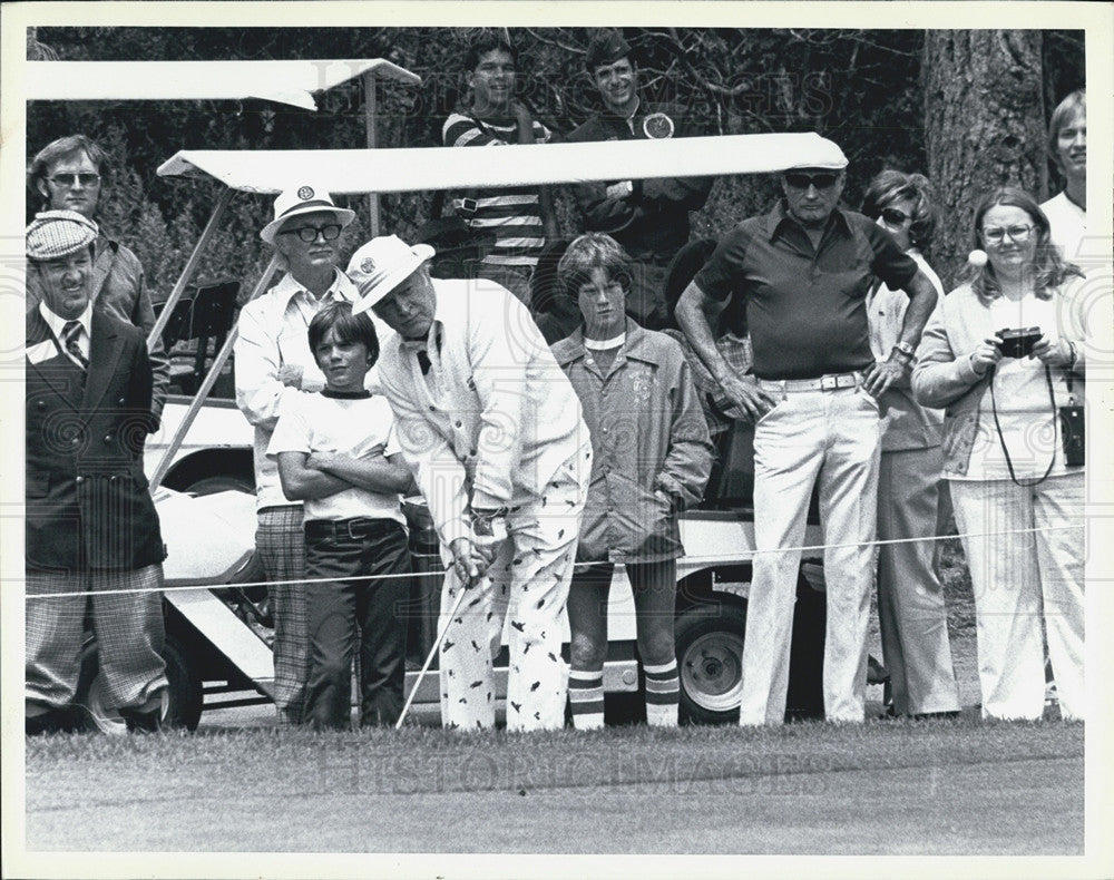 Press Photo Bob Hope Comedian Plays Golf - Historic Images