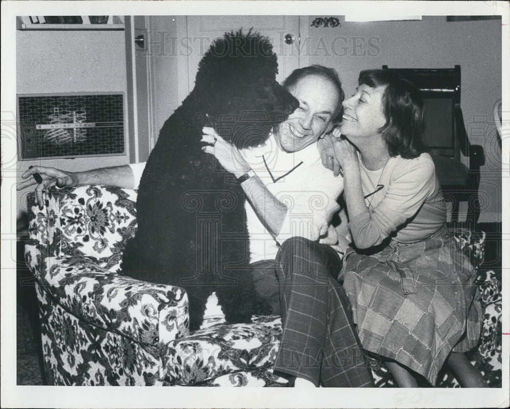 1976 Press Photo Dog and woman cuddling with man - Historic Images