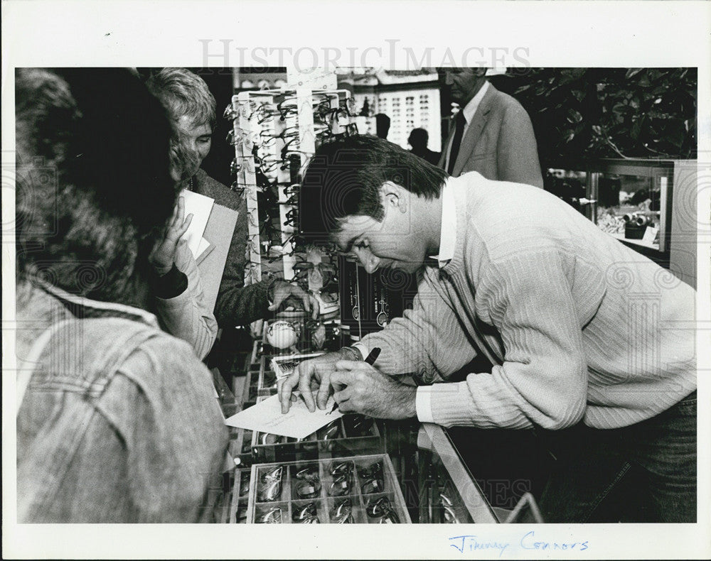 1984 Press Photo Tennis Player Signs Autograph - Historic Images