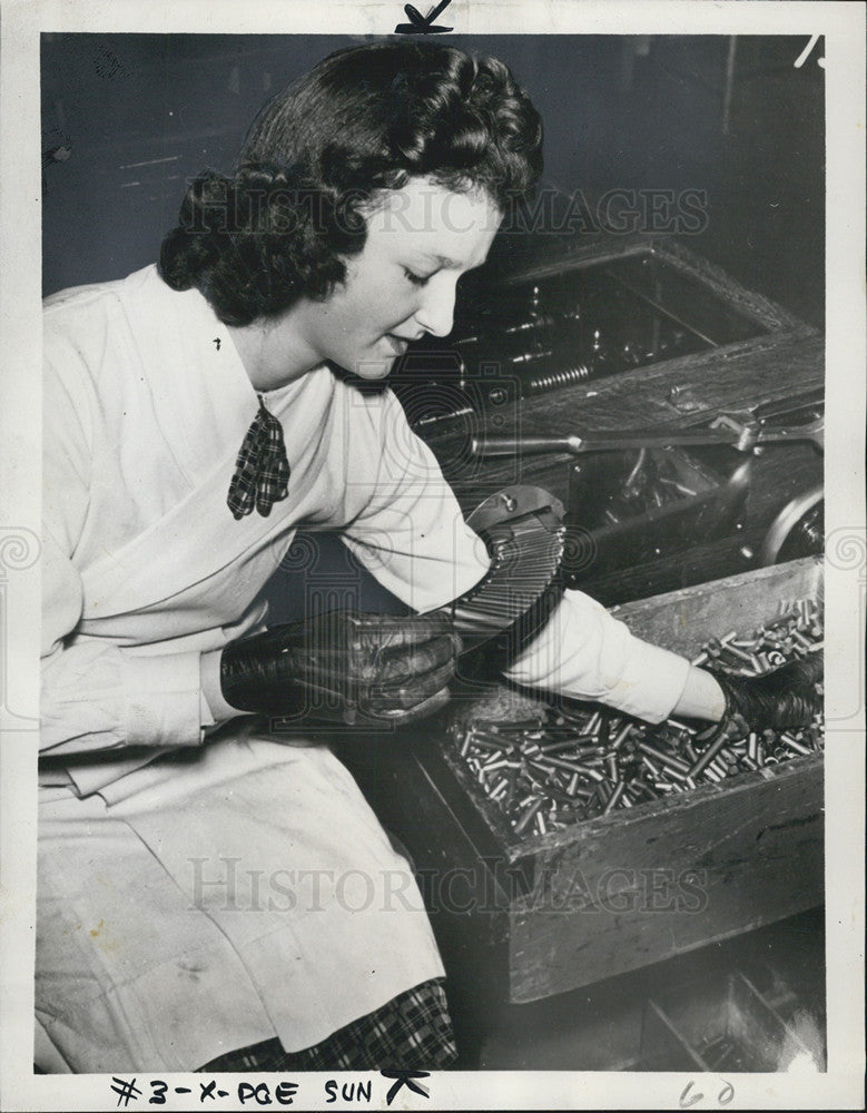 1939 Press Photo A Young Lady Takes Over in Canadian Munitions Plant - Historic Images