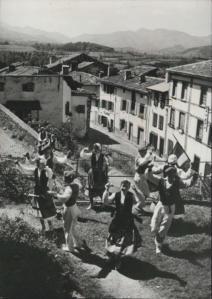 1968 Press Photo Basque Folk Dancers Grenoble France - Historic Images