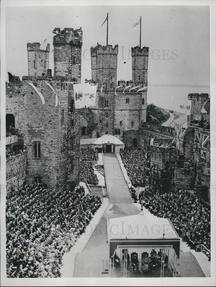 1937 Press Photo King George,Queen Elizabeth visit Caervarvon Castle in Wales. - Historic Images
