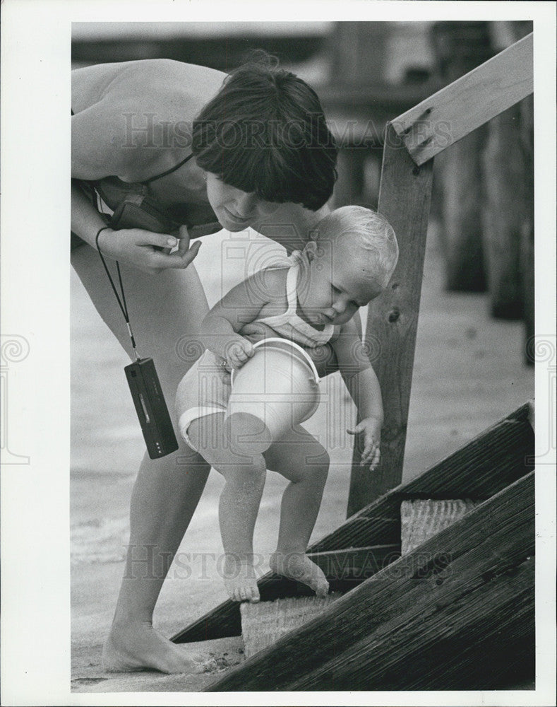 1982 Press Photo 8 month old Mary Walsh on her first visit to Indian Rocks Beach - Historic Images