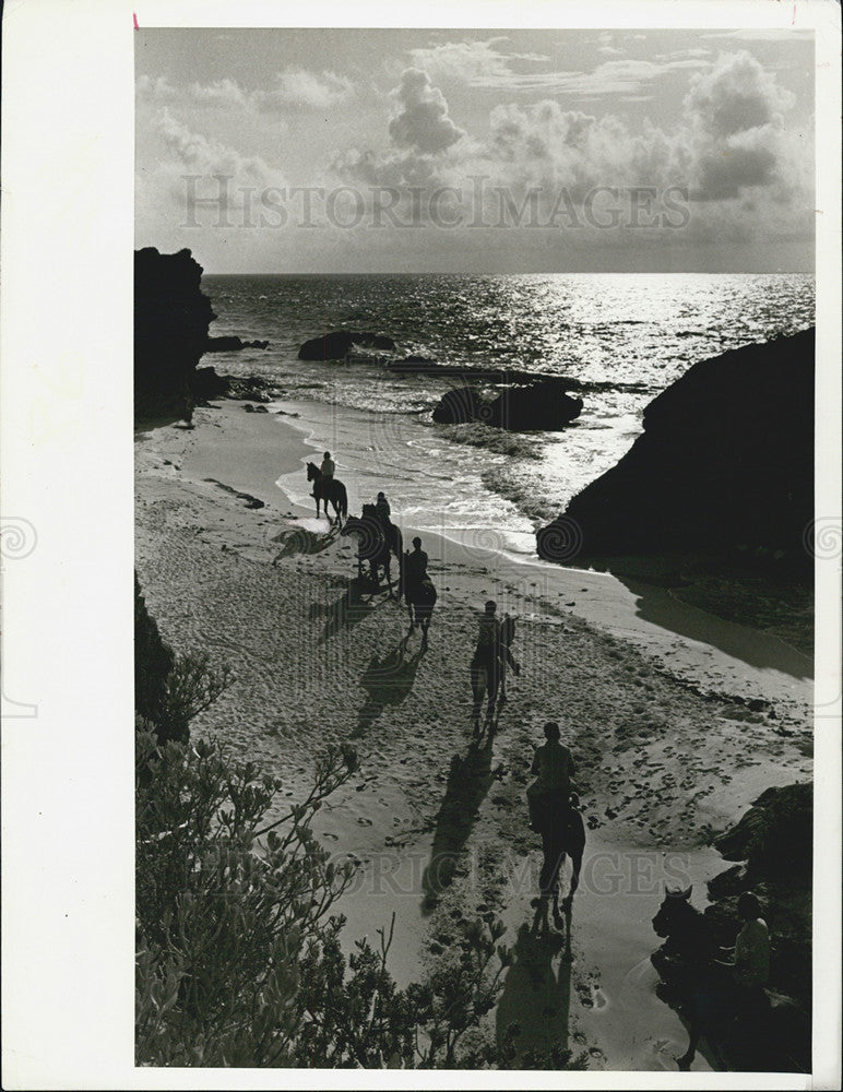 1975 Press Photo Bermuda Beach An early morning south shore scenery rising tide - Historic Images