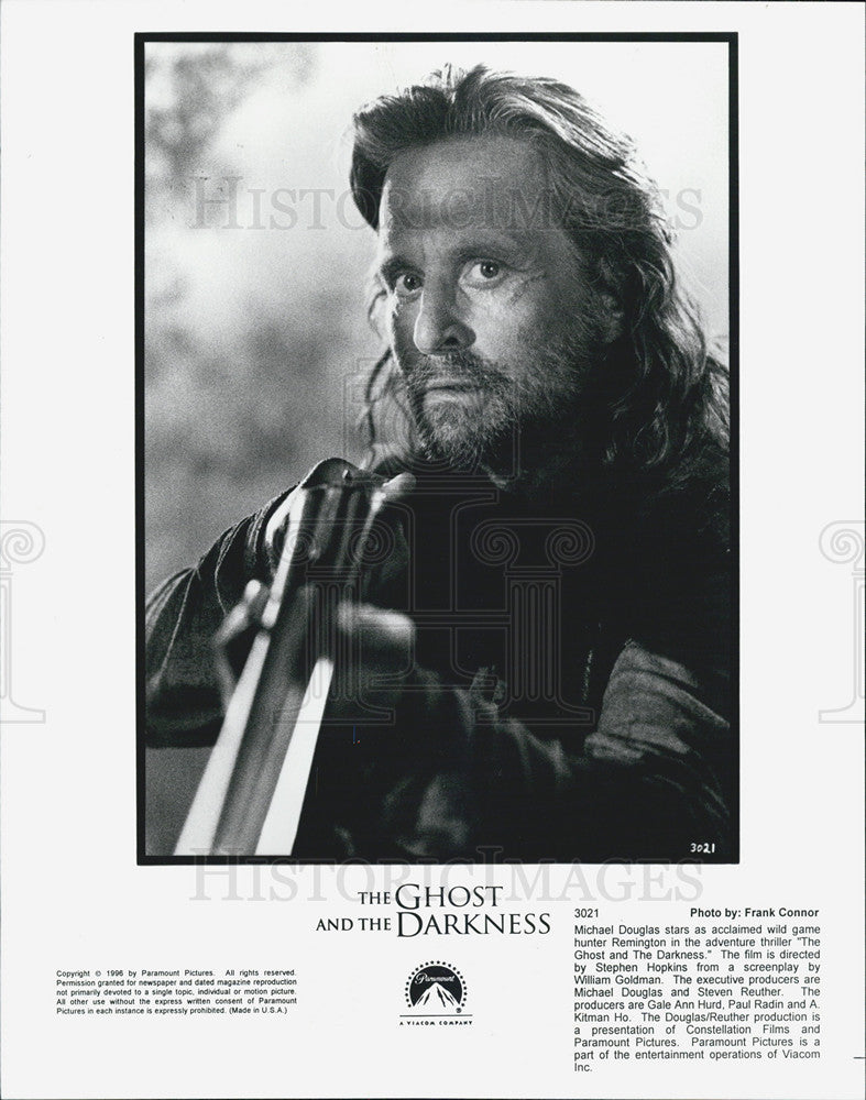 1996 Press Photo Michael Douglas in &quot;The Ghost and the Darkness&quot; - Historic Images