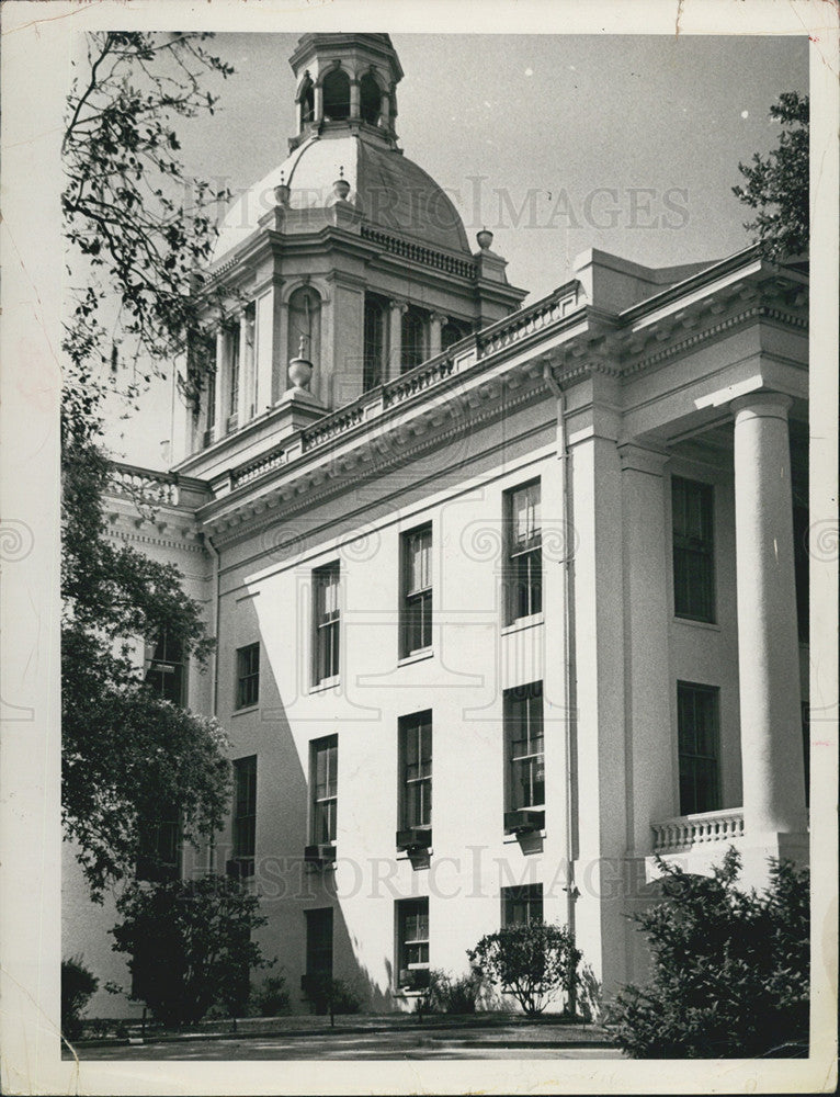 1953 Press Photo Historic Building Pictured at Nations Capitol - Historic Images