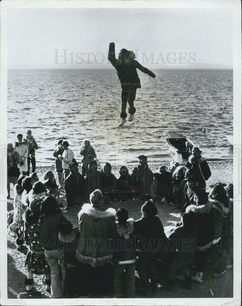 Press Photo People having fun - Historic Images