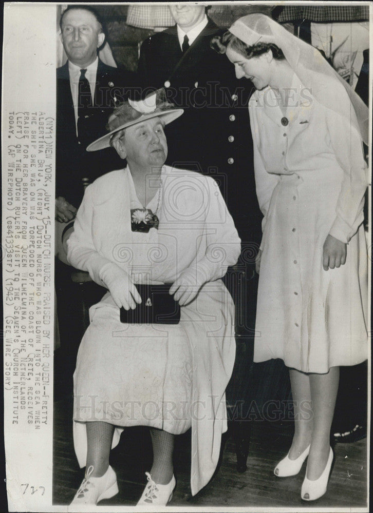 1942 Press Photo Dutch Queen Wilhelmina Applauds Albertina Brig for bravery - Historic Images