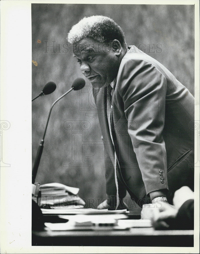 1986 Press Photo Mayor Harold Washington During New Alderman Installation - Historic Images