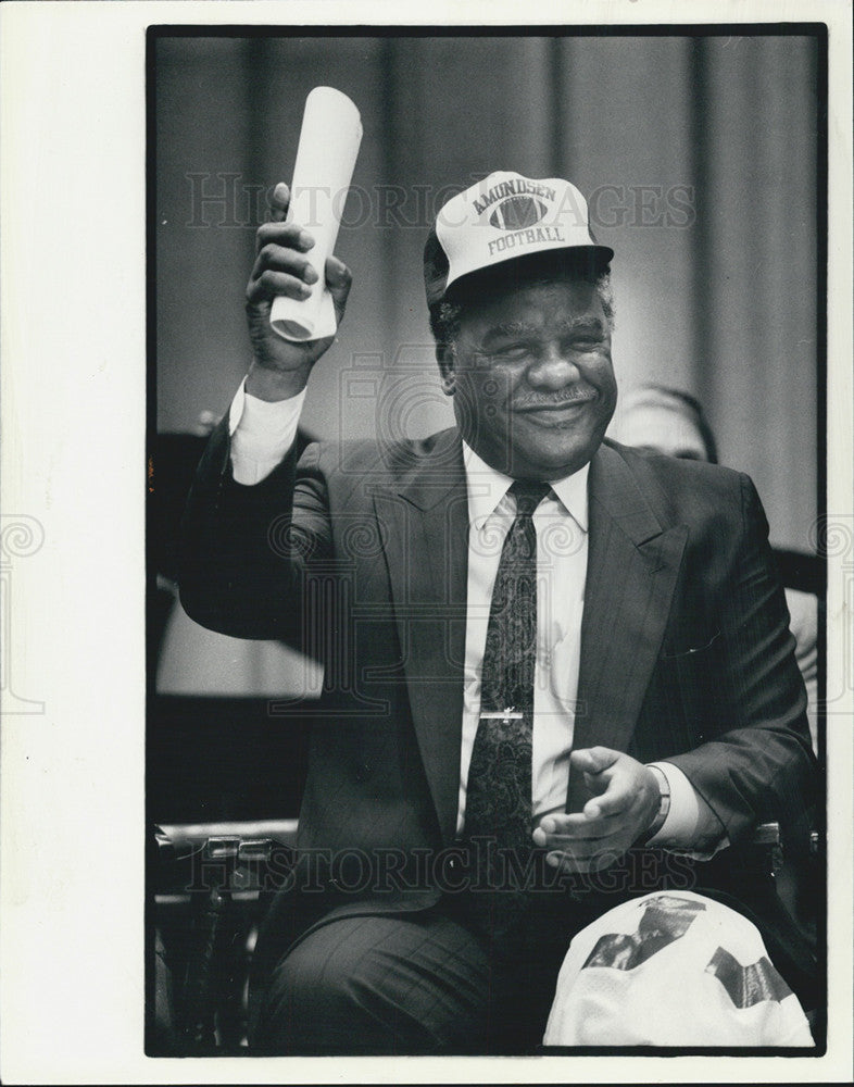 1986 Press Photo Mayor Washington waves to Amundsen High School Students - Historic Images