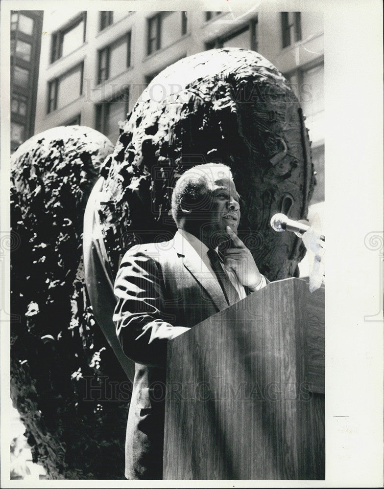 1985 Press Photo Mayor Harold Washington Opens Mile 4 Sculpture Exhibition - Historic Images