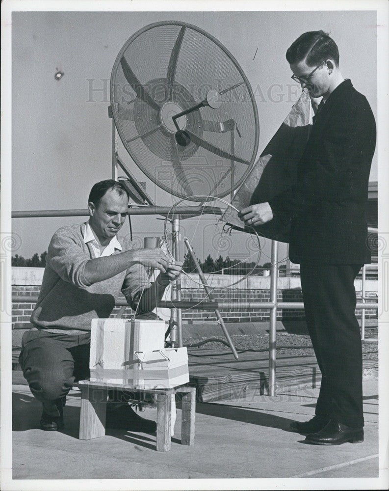 1964 Press Photo Student Phillip Sticksell and William A. Bowman - Historic Images