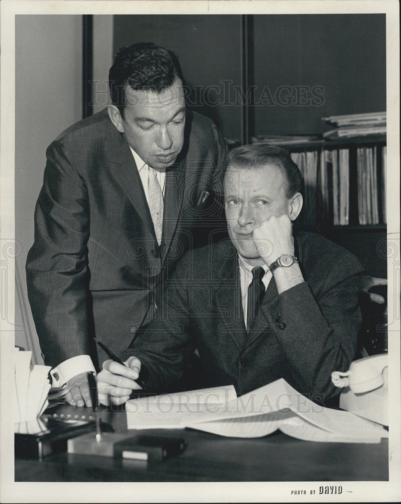 1963 Press Photo Tom Williams comedy star of &quot;Put It In Writing&quot; - Historic Images