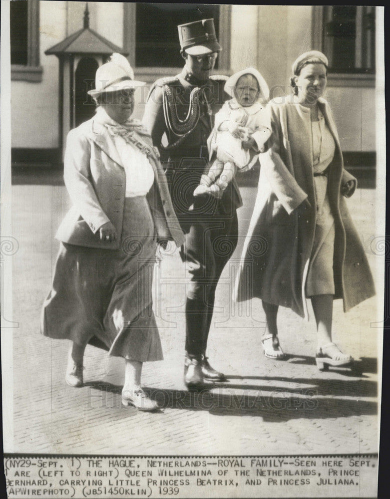 1939 Press Photo Queen Wilhelmina, Prince Bernhard, Princesses Beatrix &amp; Juliana - Historic Images