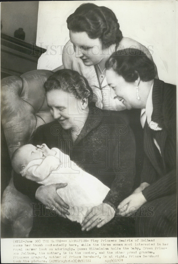 1938 Press Photo Baby Princess Beatrix of Holland with Queen Wilhelmina - Historic Images