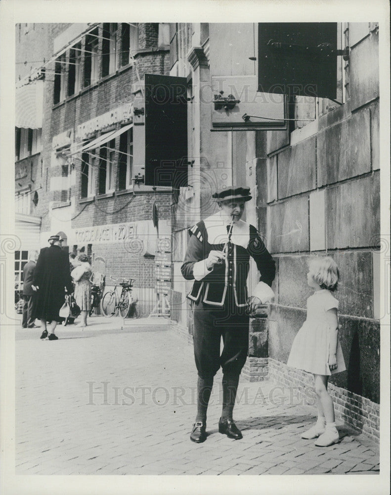 1966 Press Photo Piper smoker in Gouda, Holland - Historic Images