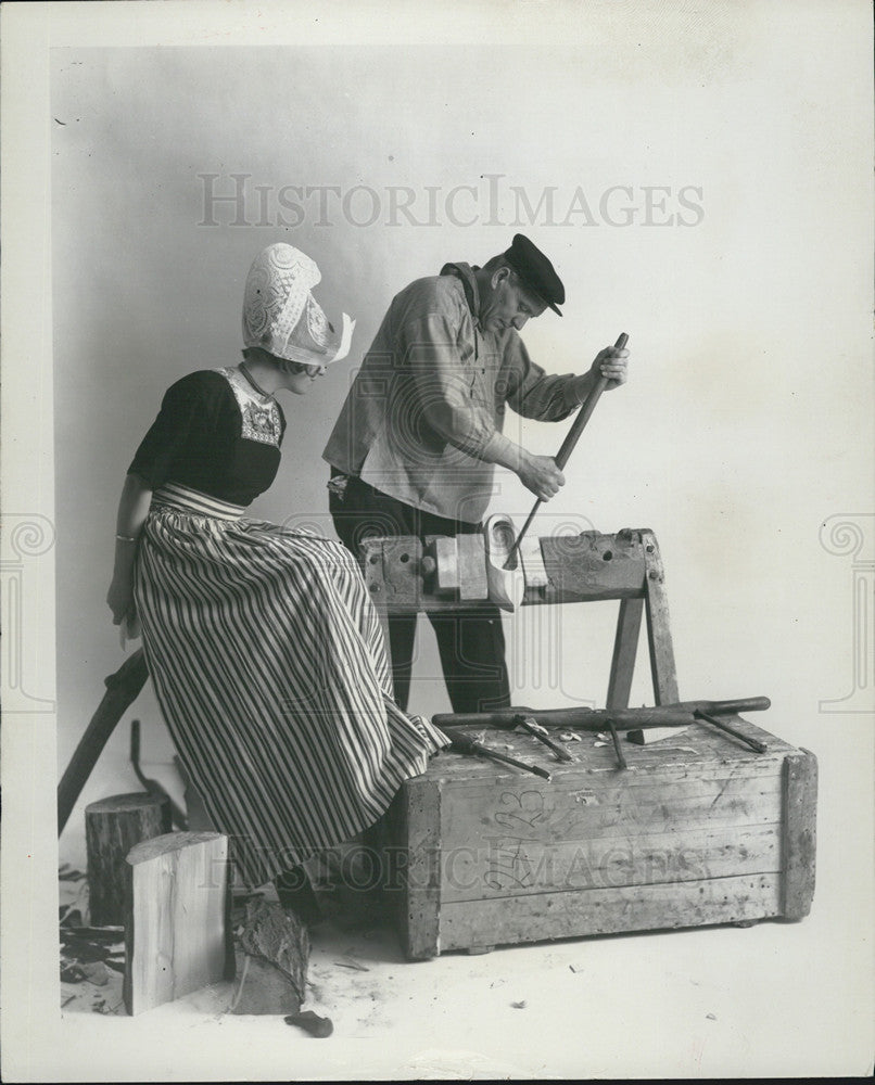 1965 Press Photo Making wooden shoes in Holland - Historic Images