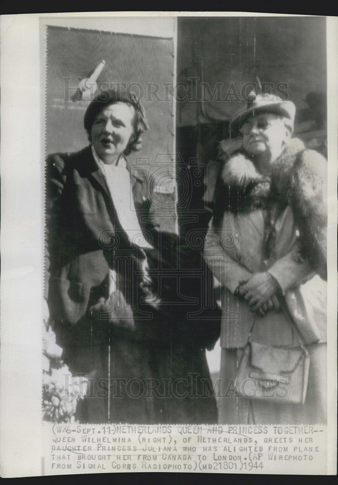 1944 Press Photo Queen Wilhelmina &amp; Princess Juliana of the Netherlands - Historic Images