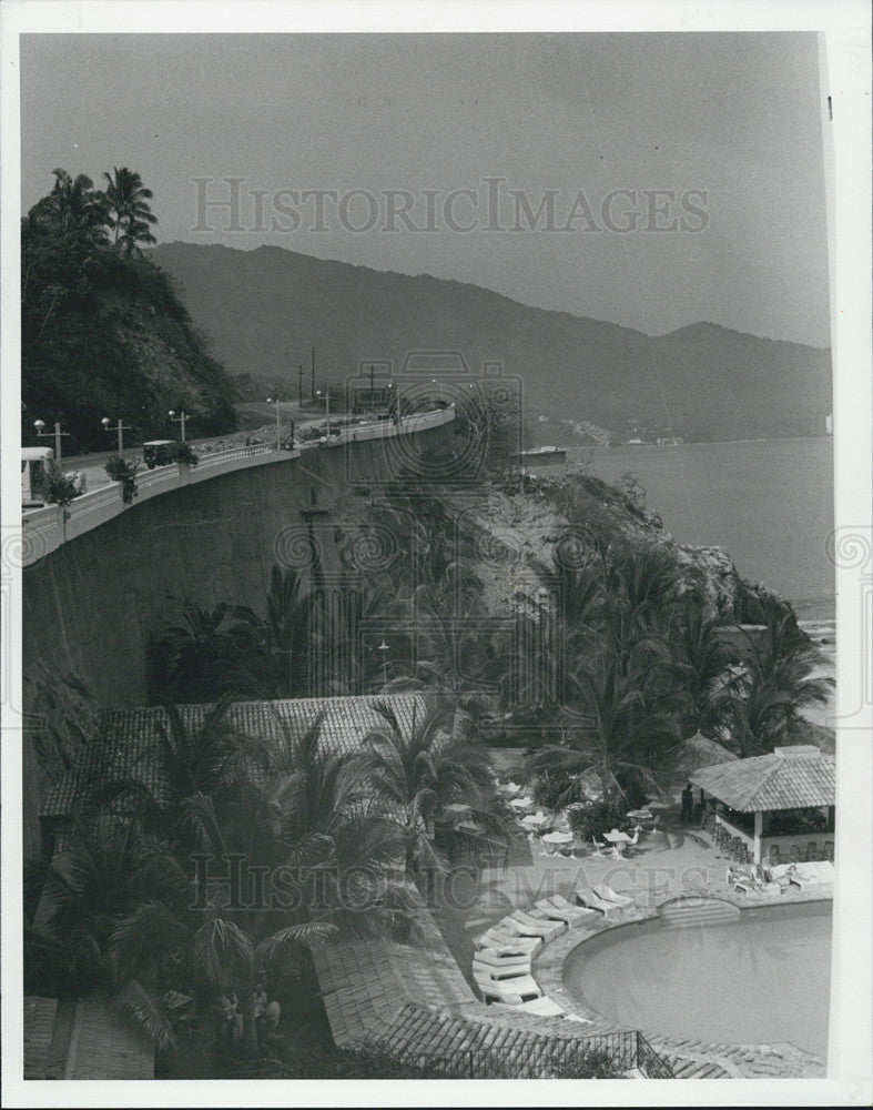 1981 Press Photo Aerial view of the collapse building at Puerto Vallarta, Mexico - Historic Images