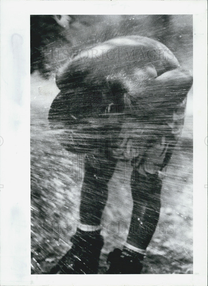 1988 Press Photo Mario LaPread, Water Spigot, Ross Norton Park, Clearwater - Historic Images