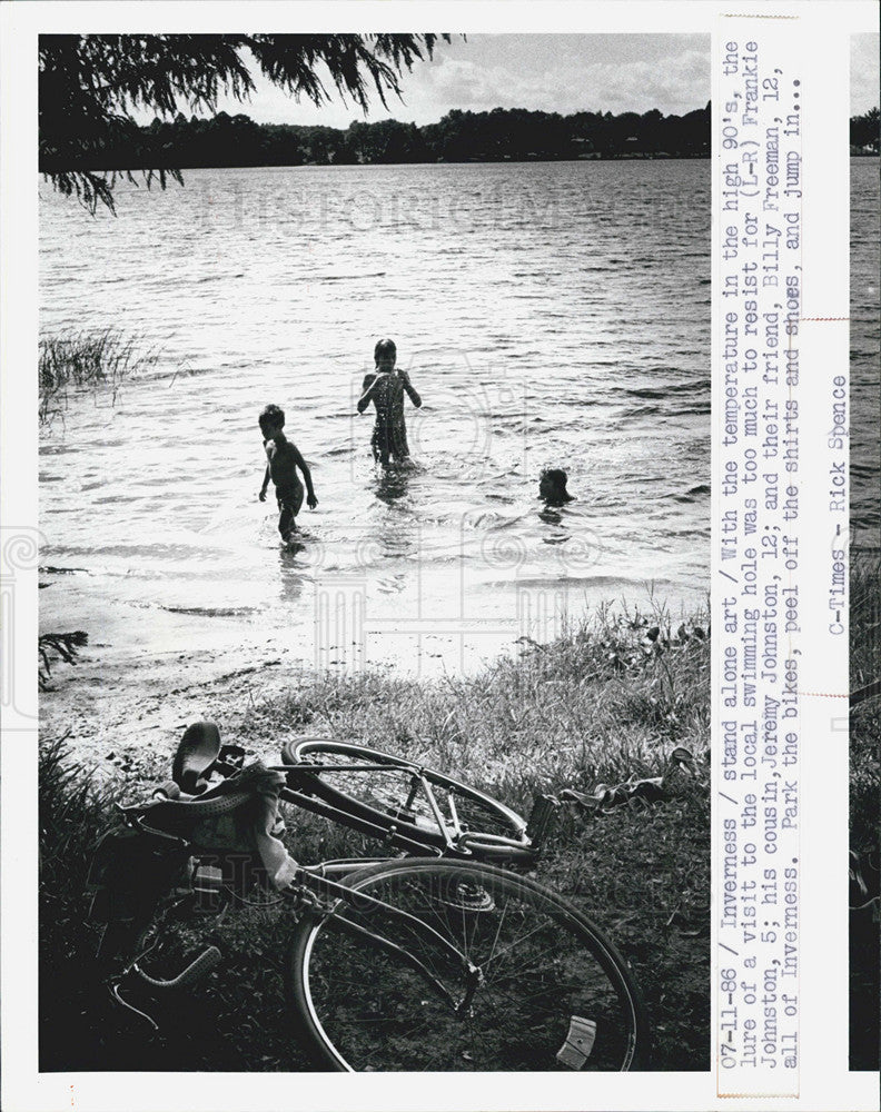 1986 Press Photo Frankie Jeremy &amp; Billy Go For A Swim - Historic Images