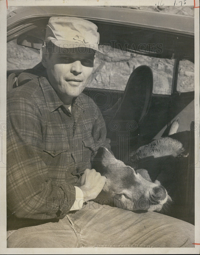 1970 Press Photo Dick Megill was the first hunter to check in for hunting season - Historic Images