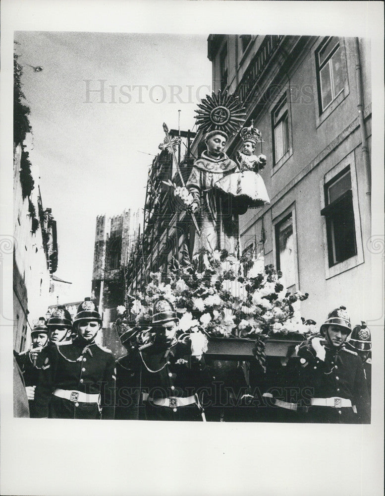 1955 Press Photo Portugal Parade - Historic Images